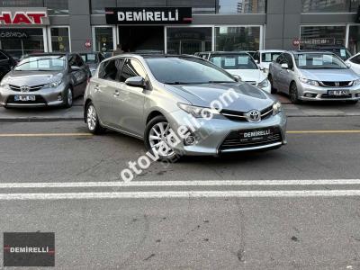 Toyota Auris 2013 1.6 Premium
