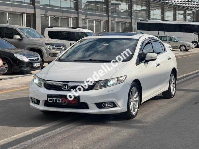 Honda Civic 2013 1.6i VTEC Elegance