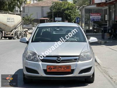 Opel Astra 2012 1.6 Essentia