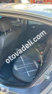 Opel Corsa 2015 1.4 Color Edition