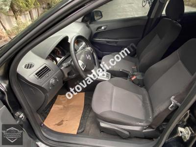 Opel Astra 2012 1.6 Essentia